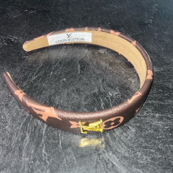 Headband with gold emblem (1) - Picture 2 of 3